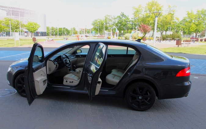 Skoda Superb cena 24900 przebieg: 299540, rok produkcji 2008 z Płock małe 667